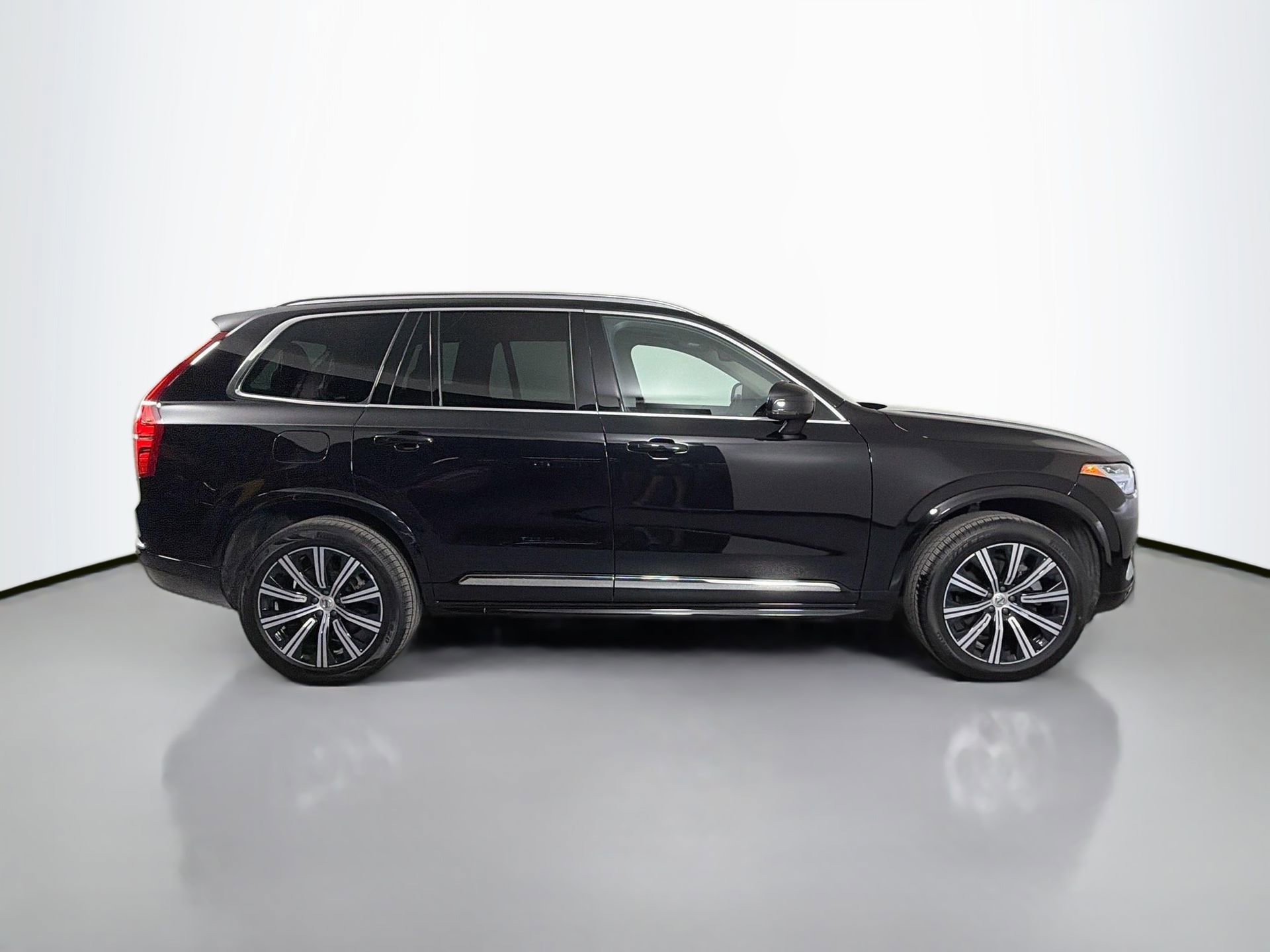 Certified 2025 Volvo XC90 B5 Core AWD/4WD image 5