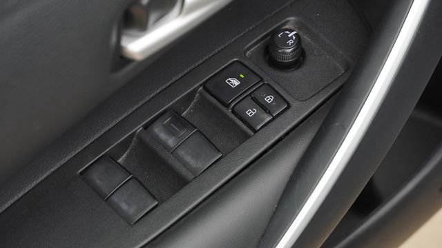 Used 2024 Toyota Corolla SE w/ SE Premium Package image 18