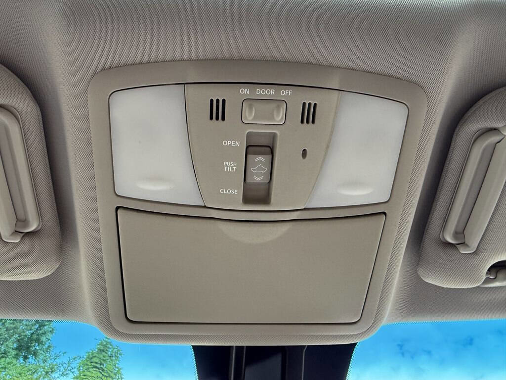Used 2012 Nissan Murano LE AWD/4WD image 27