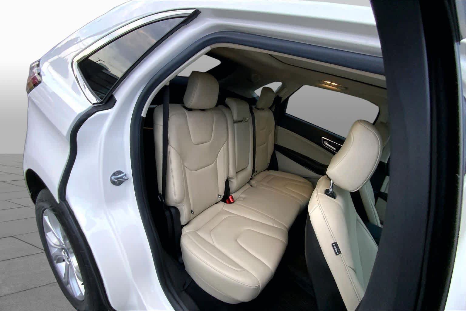 Used 2022 Ford Edge Titanium AWD/4WD image 19