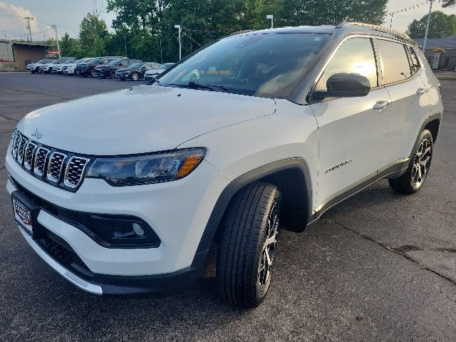 Used 2025 Jeep Compass Limited AWD/4WD image 7