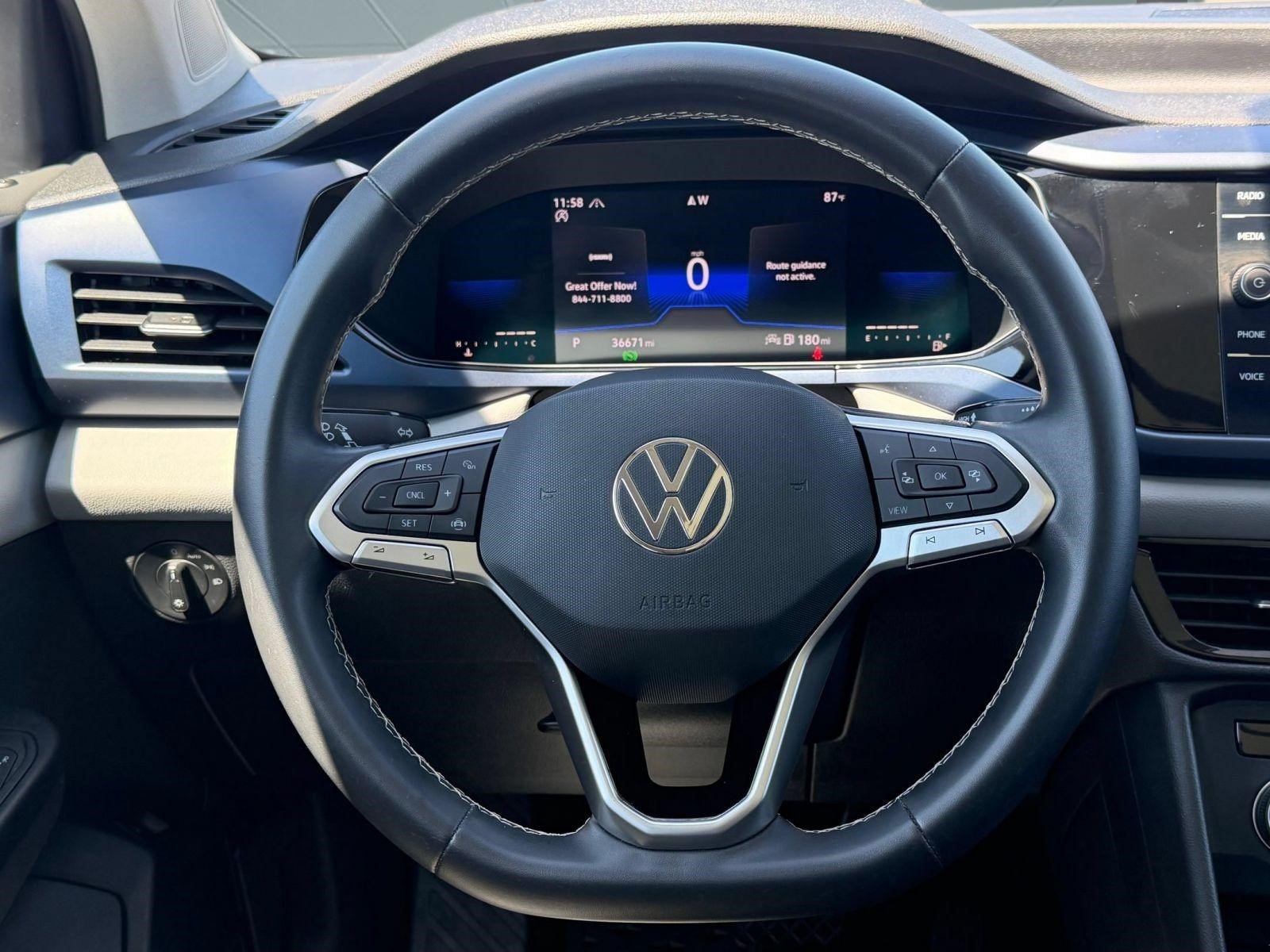 Certified 2022 Volkswagen Taos SE FWD image 11