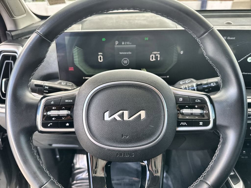 Used 2024 Kia Sorento S image 3