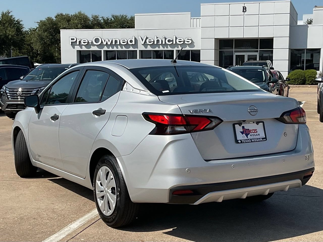 Used 2024 Nissan Versa S FWD image 6