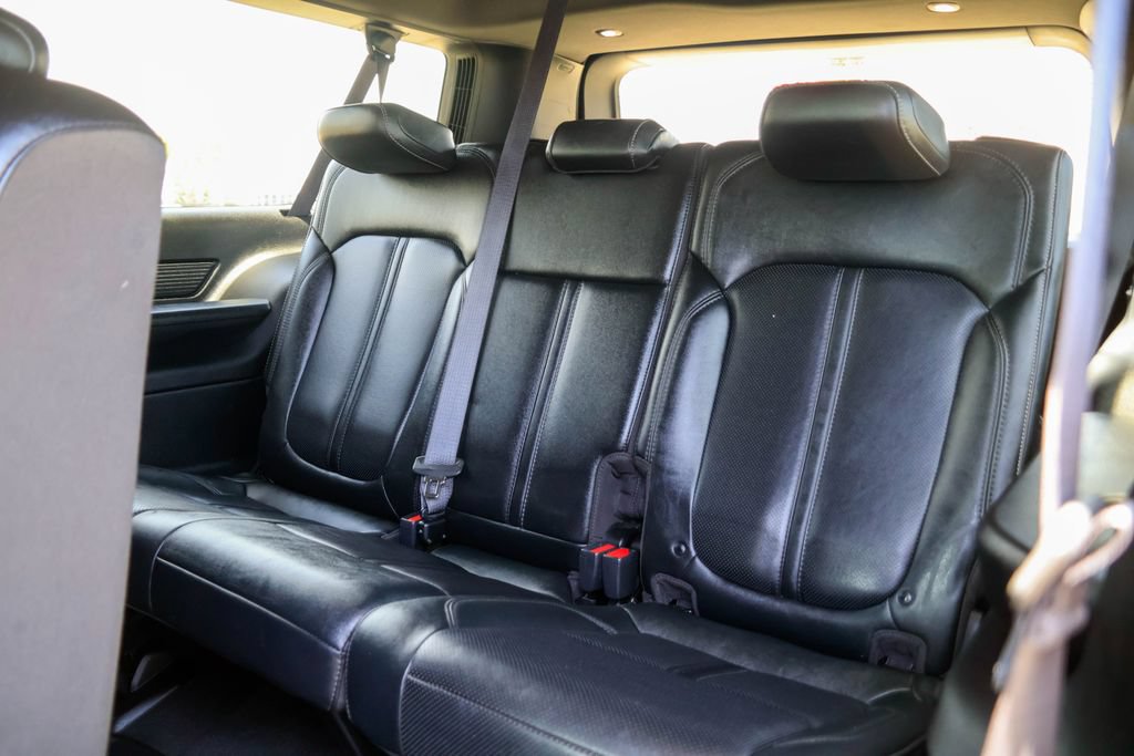 Used 2023 Jeep Wagoneer L Series III w/ Preferred Equipment Group AWD/4WD image 12