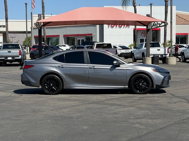 Used 2025 Toyota Camry SE AWD/4WD image 4