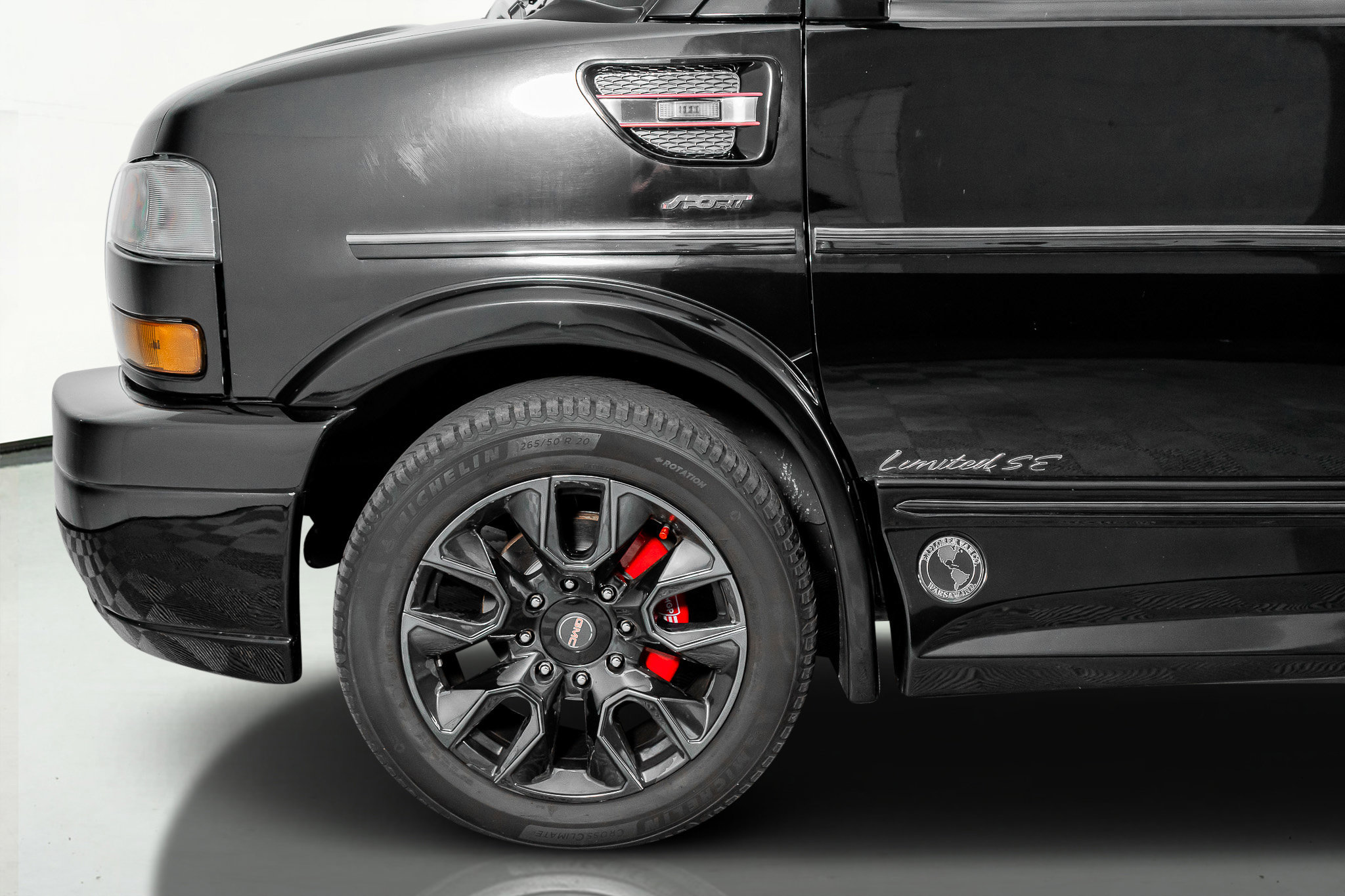 Used 2023 GMC Savana 2500 Conversion Van image 19