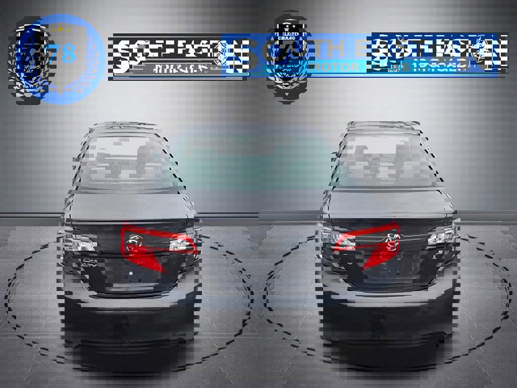 Used 2012 Toyota Camry LE image 4