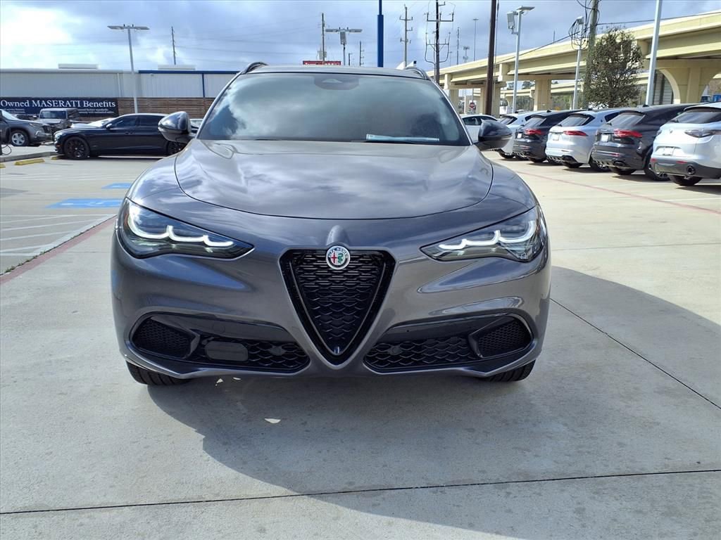 New 2026 Alfa Romeo Stelvio Sprint w/ Convenience Package image 4