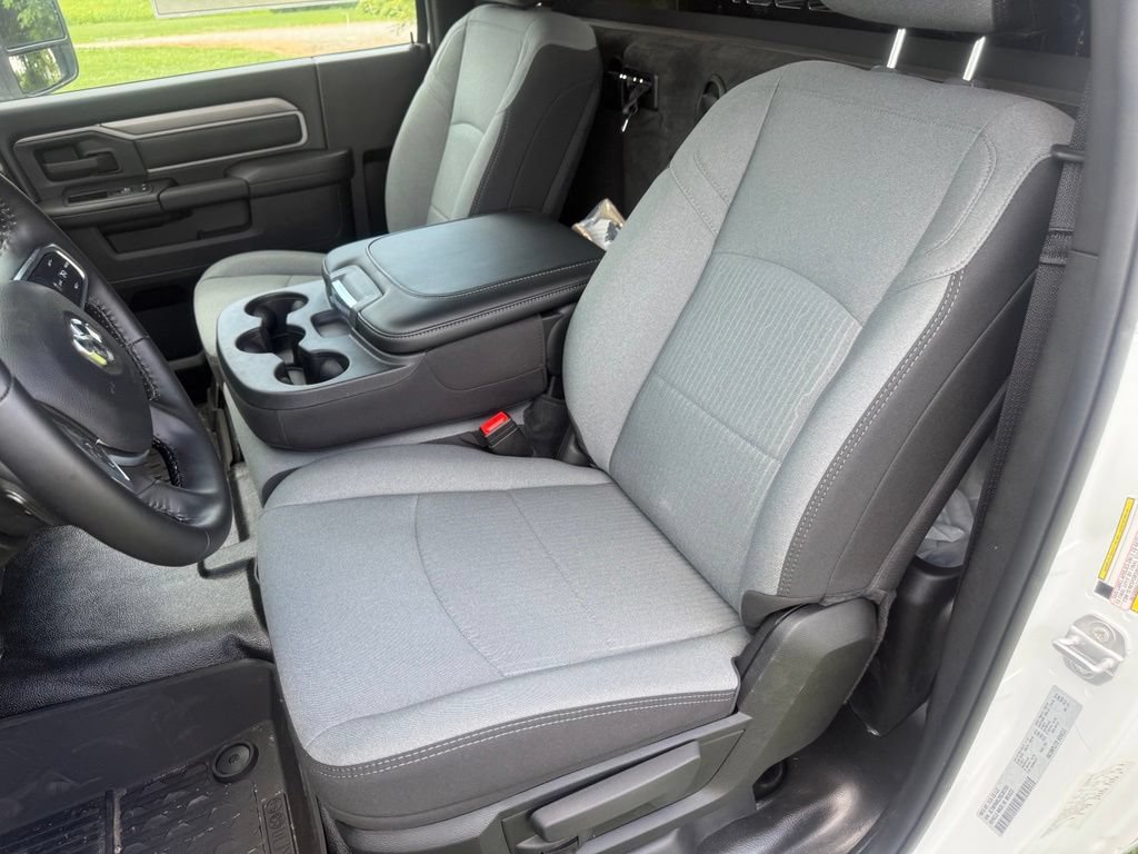 New 2024 RAM 5500 Tradesman w/ Safety Group AWD/4WD image 15
