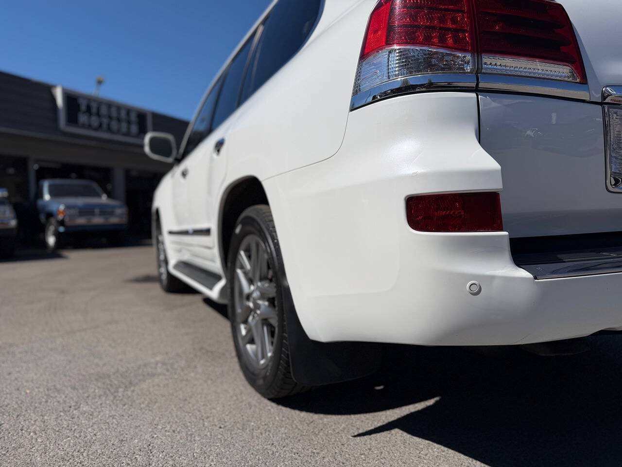 Used 2013 Lexus LX 570 4WD w/ Luxury Pkg image 26