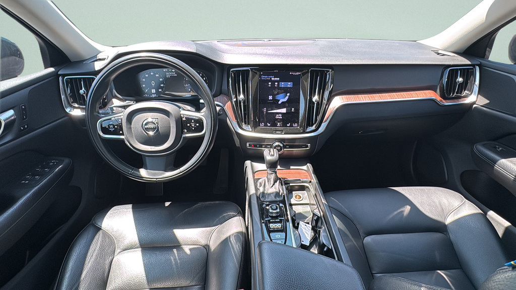 Used 2021 Volvo V60 T5 Momentum FWD image 11
