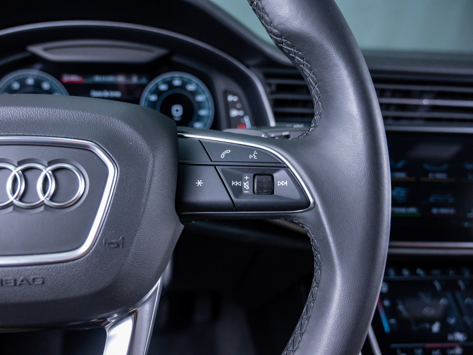 Used 2023 Audi Q7 3.0T Prestige image 24