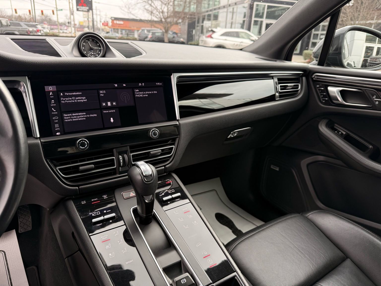 Used 2022 Porsche Macan image 47