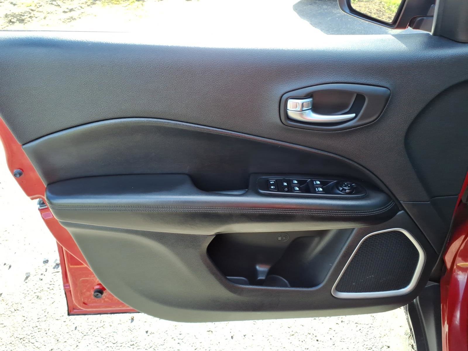 Certified 2020 Jeep Compass Latitude image 18
