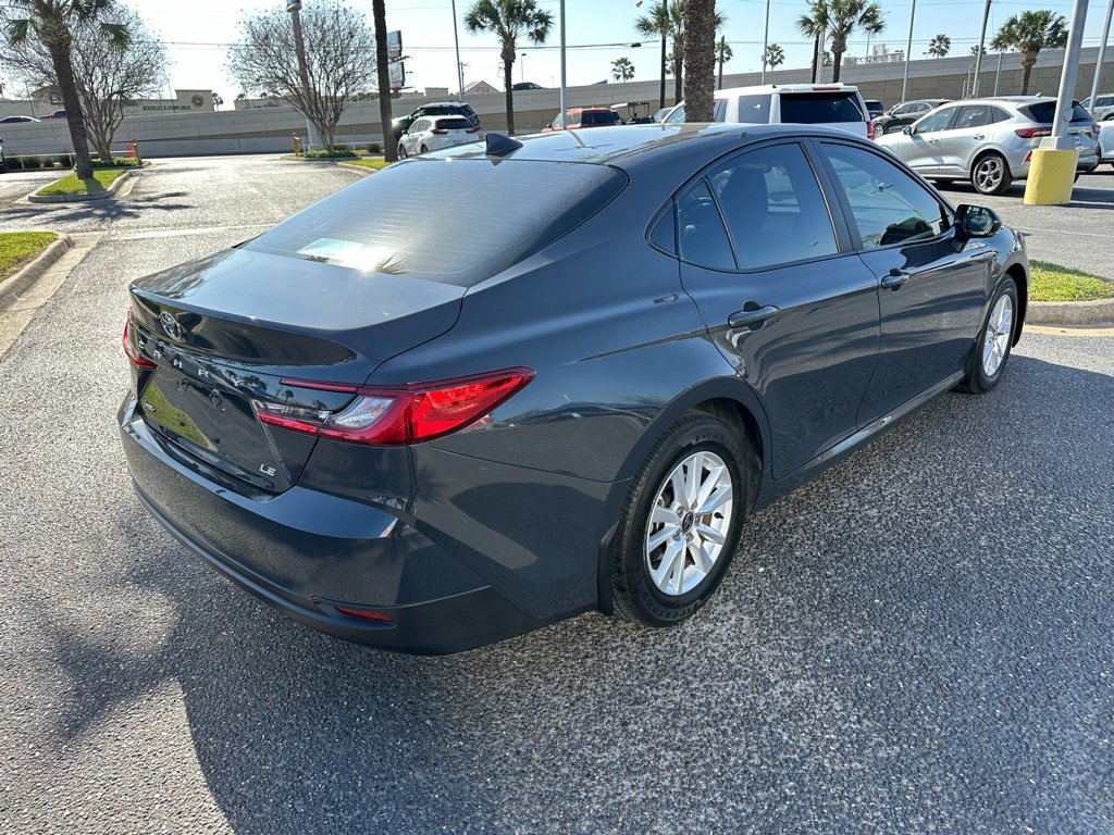 Used 2025 Toyota Camry LE w/ Convenience Package image 5