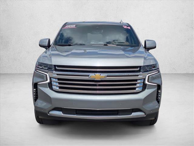 Used 2024 Chevrolet Suburban High Country RWD image 2