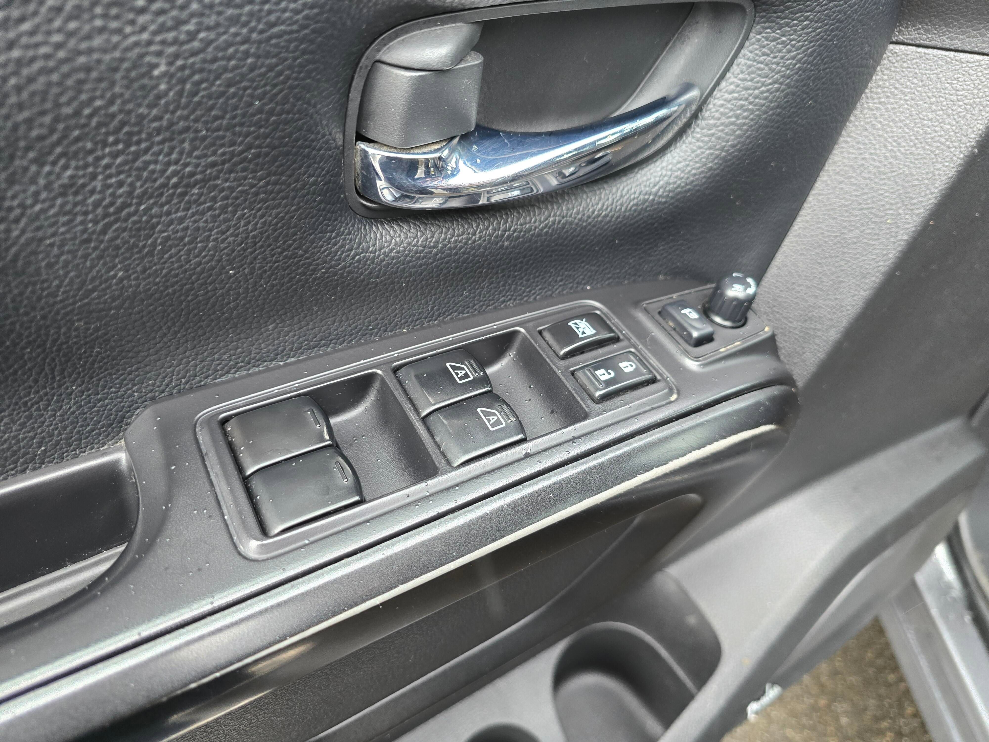 Used 2021 Nissan Titan PRO-4X w/ Pro-4x Convenience Package image 25