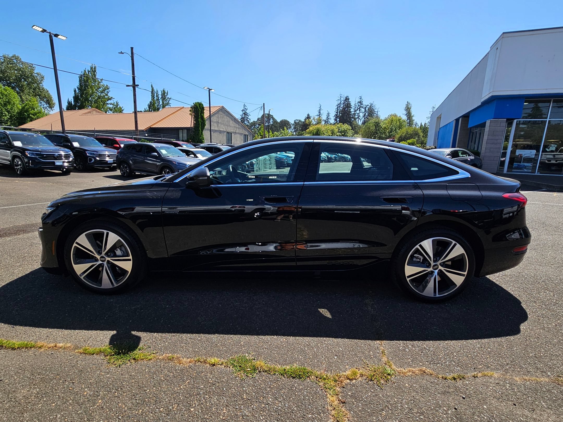 Used 2025 Audi A6 e-tron Premium Plus w/ Premium Plus RWD image 2