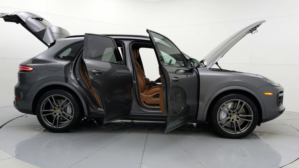 Certified 2023 Porsche Cayenne Turbo AWD/4WD image 9