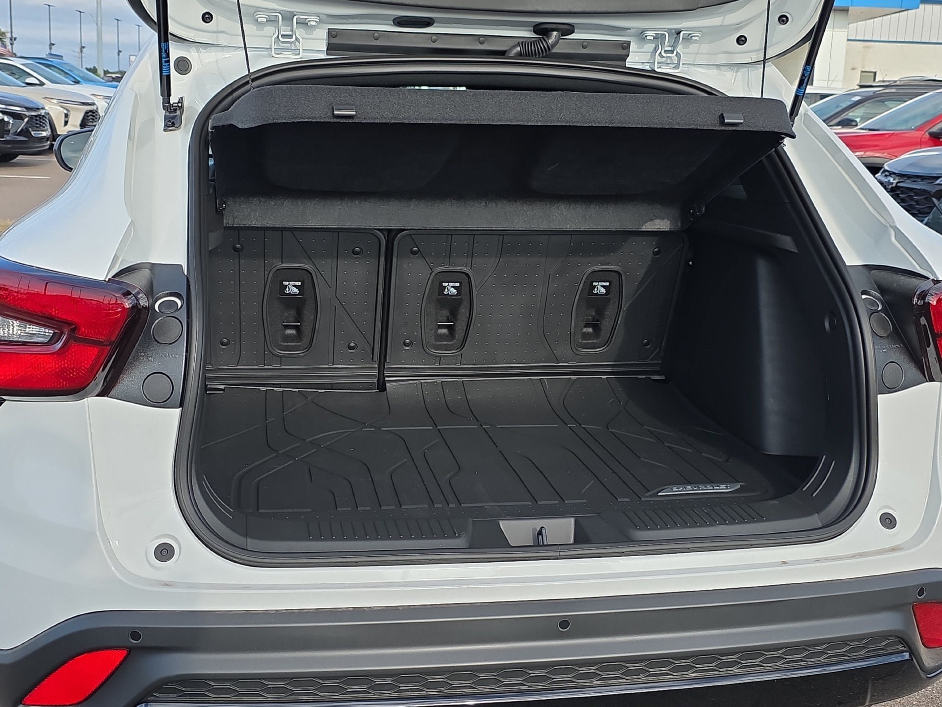 New 2026 Chevrolet Trax RS w/ Sunroof Package FWD image 4
