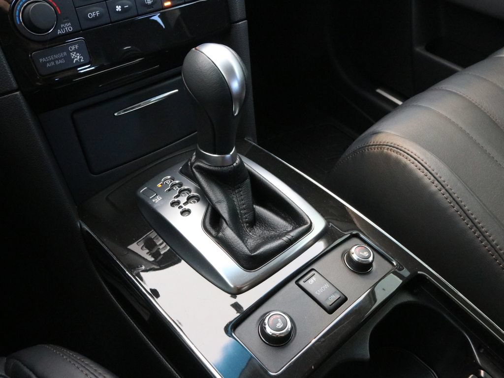 Used 2017 INFINITI QX70 AWD w/ Premium Package image 18
