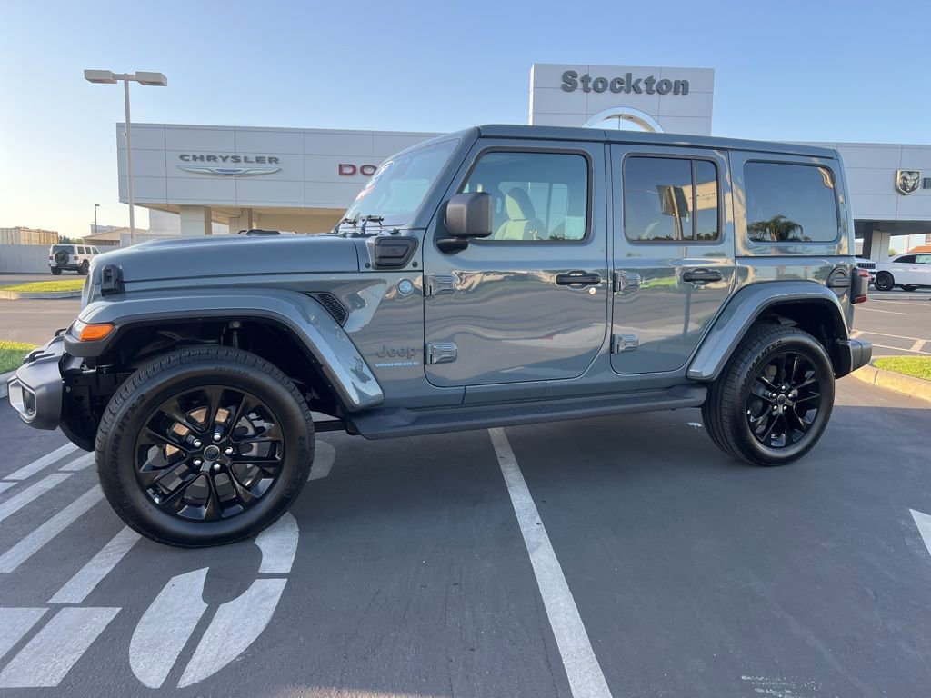Used 2025 Jeep Wrangler Unlimited Sahara AWD/4WD image 1