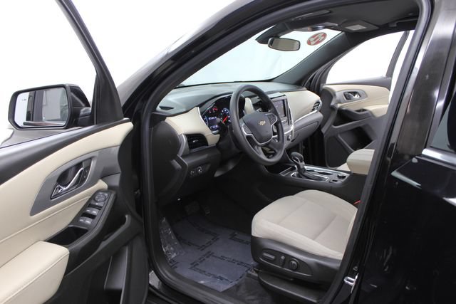 Used 2022 Chevrolet Traverse LS FWD image 15