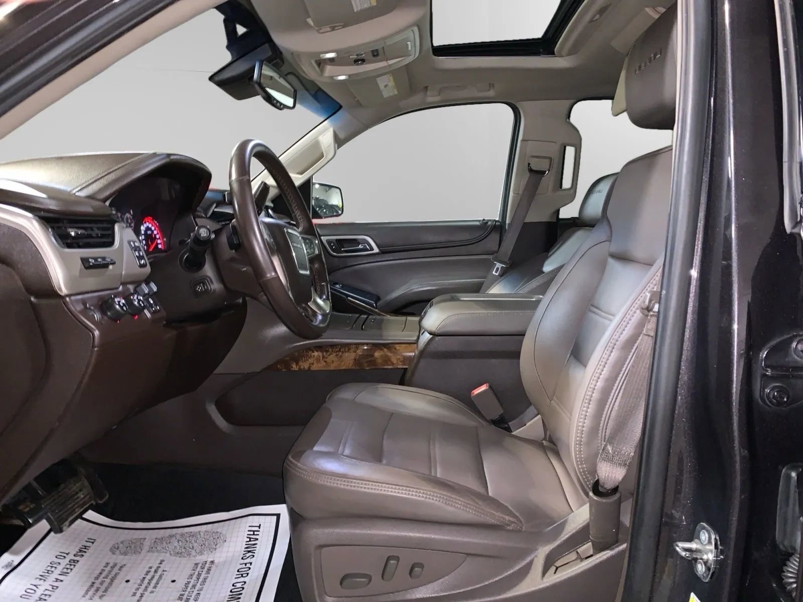 Used 2015 GMC Yukon XL Denali w/ Premium Package AWD/4WD image 6