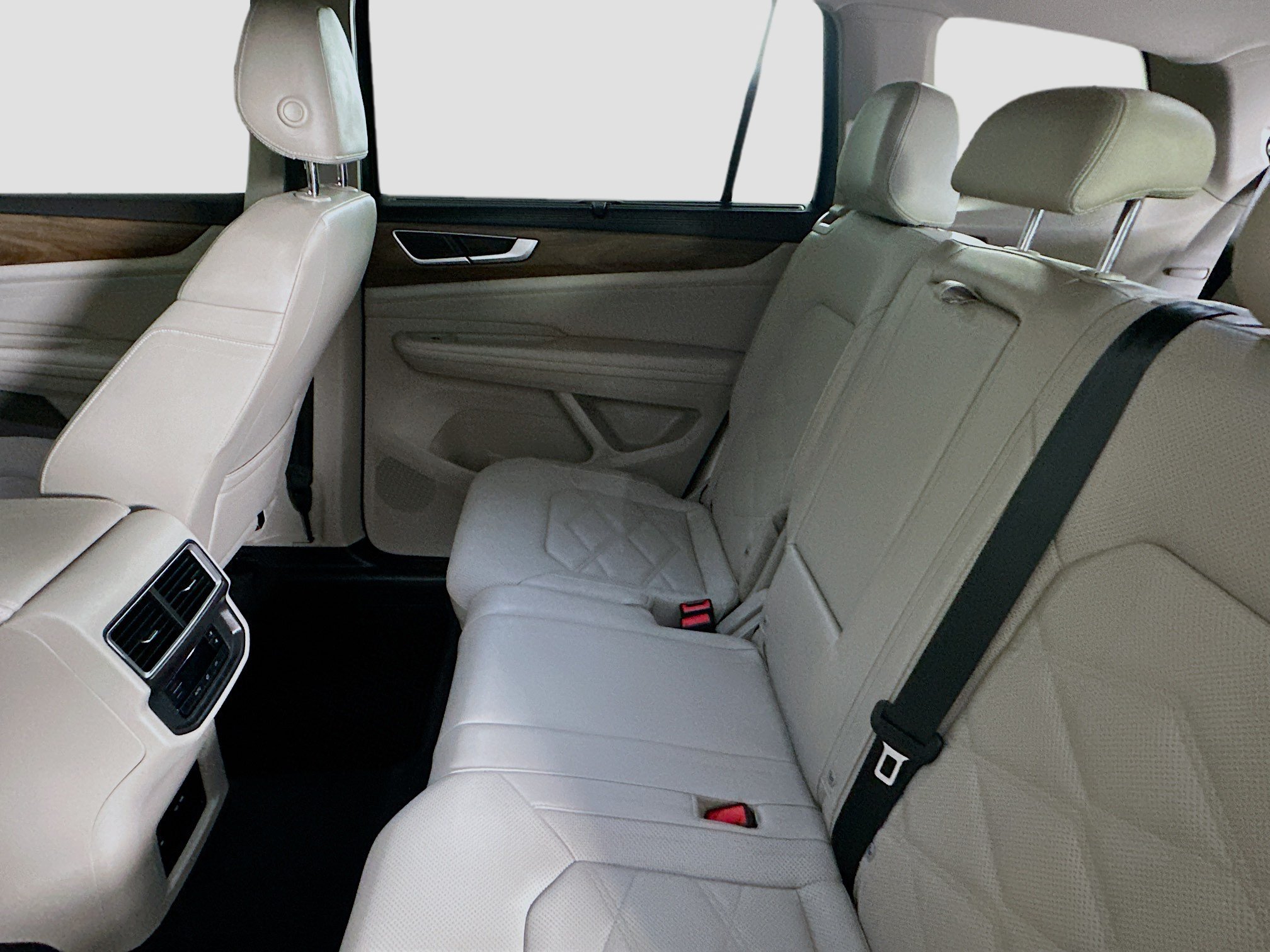 Used 2024 Volkswagen Atlas SE w/ Panoramic Sunroof Package FWD image 29