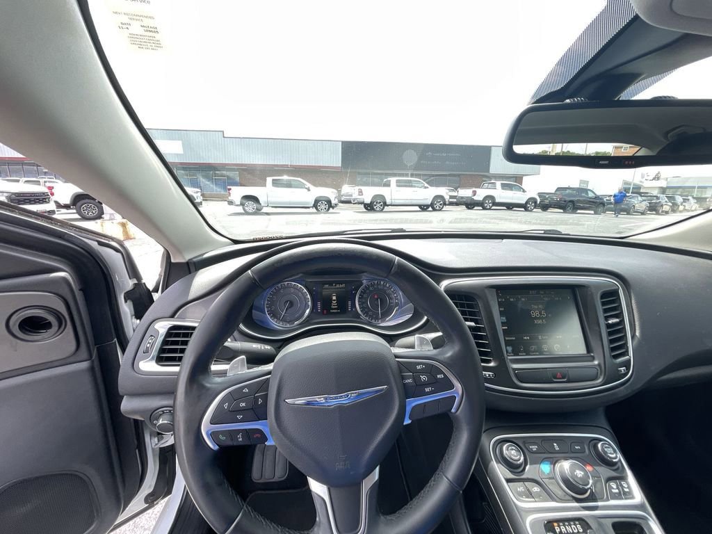 Used 2017 Chrysler 200 Limited Platinum FWD image 10