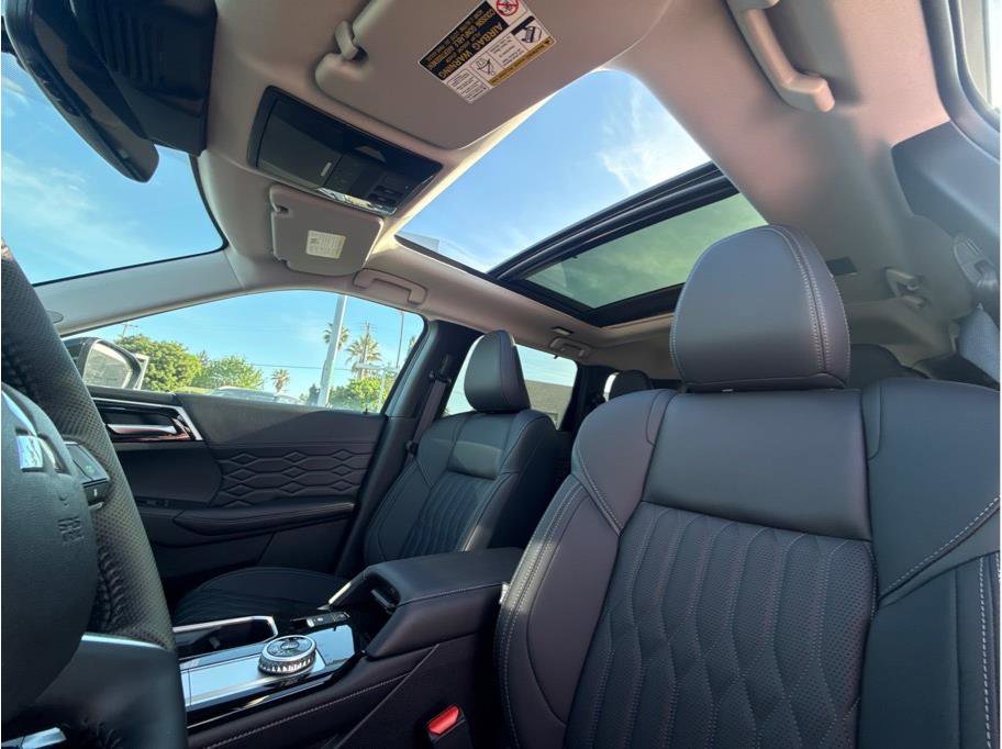 Used 2025 Mitsubishi Outlander SEL image 13