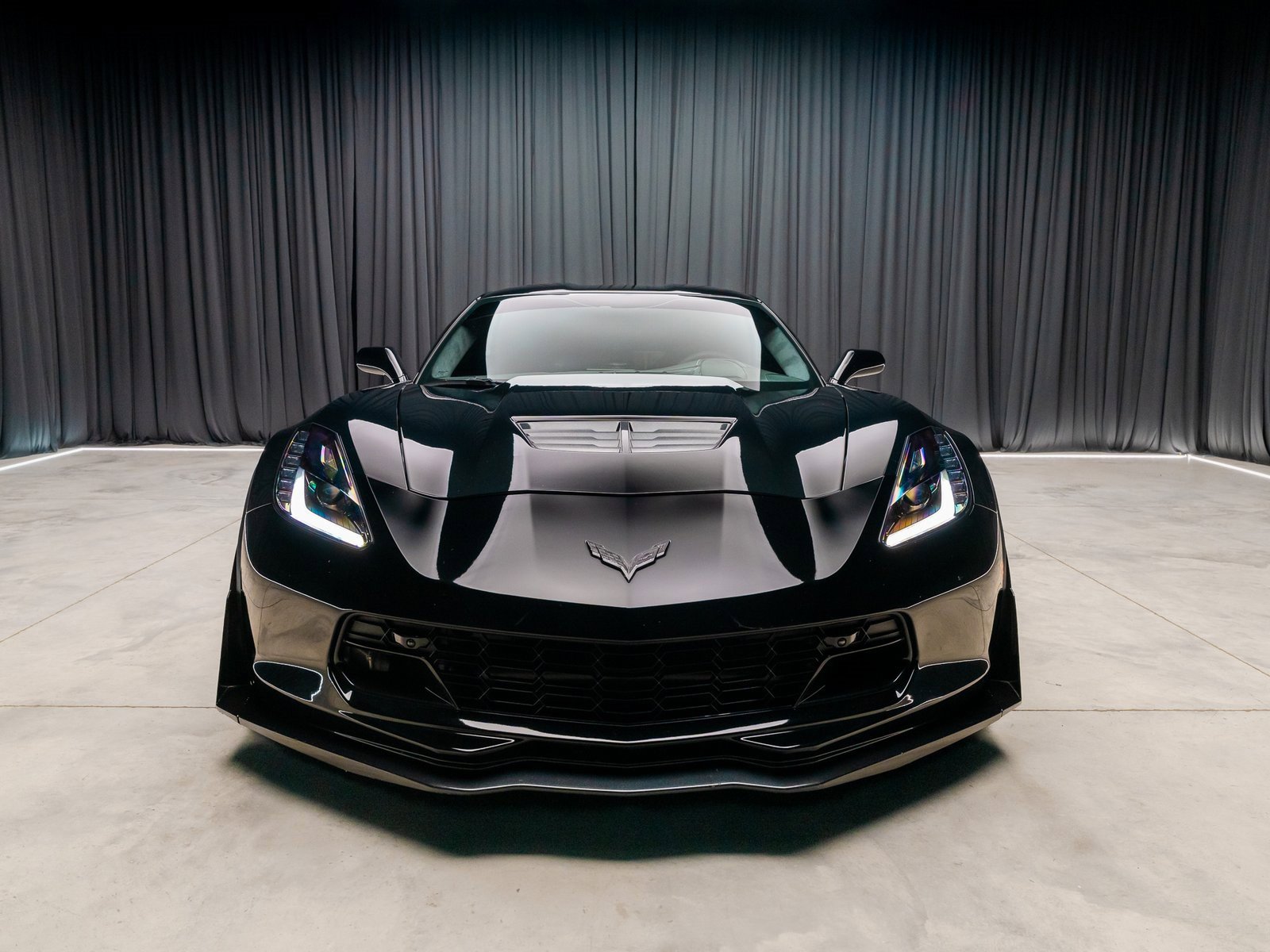 Used 2016 Chevrolet Corvette Z06 w/ 3LZ Preferred Equipment Group image 8