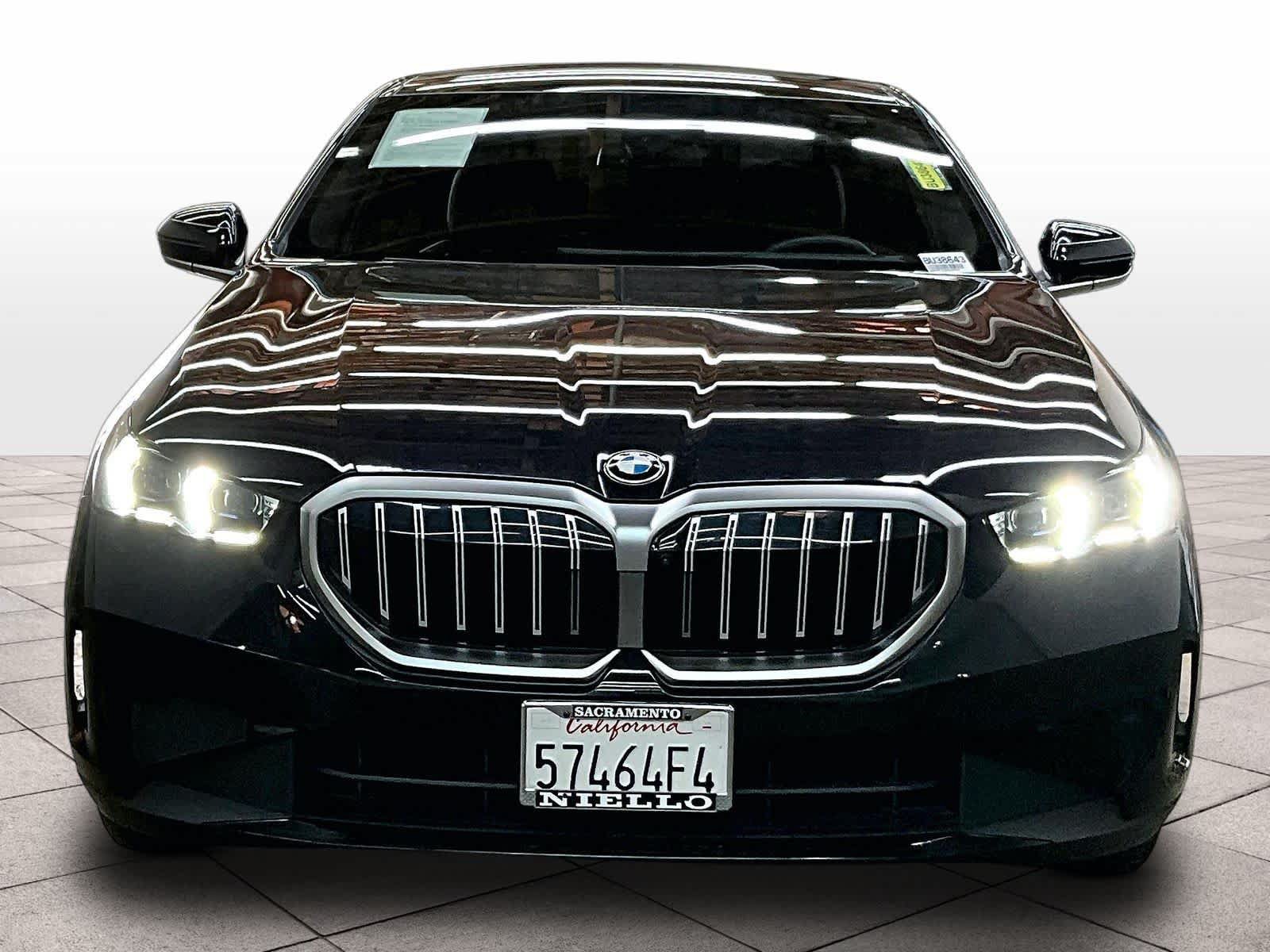 Used 2025 BMW 530i w/ Premium Package RWD image 3