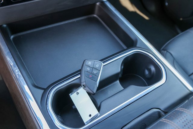 Used 2024 Chevrolet Silverado 3500 High Country w/ Technology Package image 28