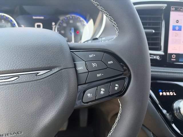 New 2027 Chrysler Pacifica Limited w/ Family Tech Group AWD/4WD image 19
