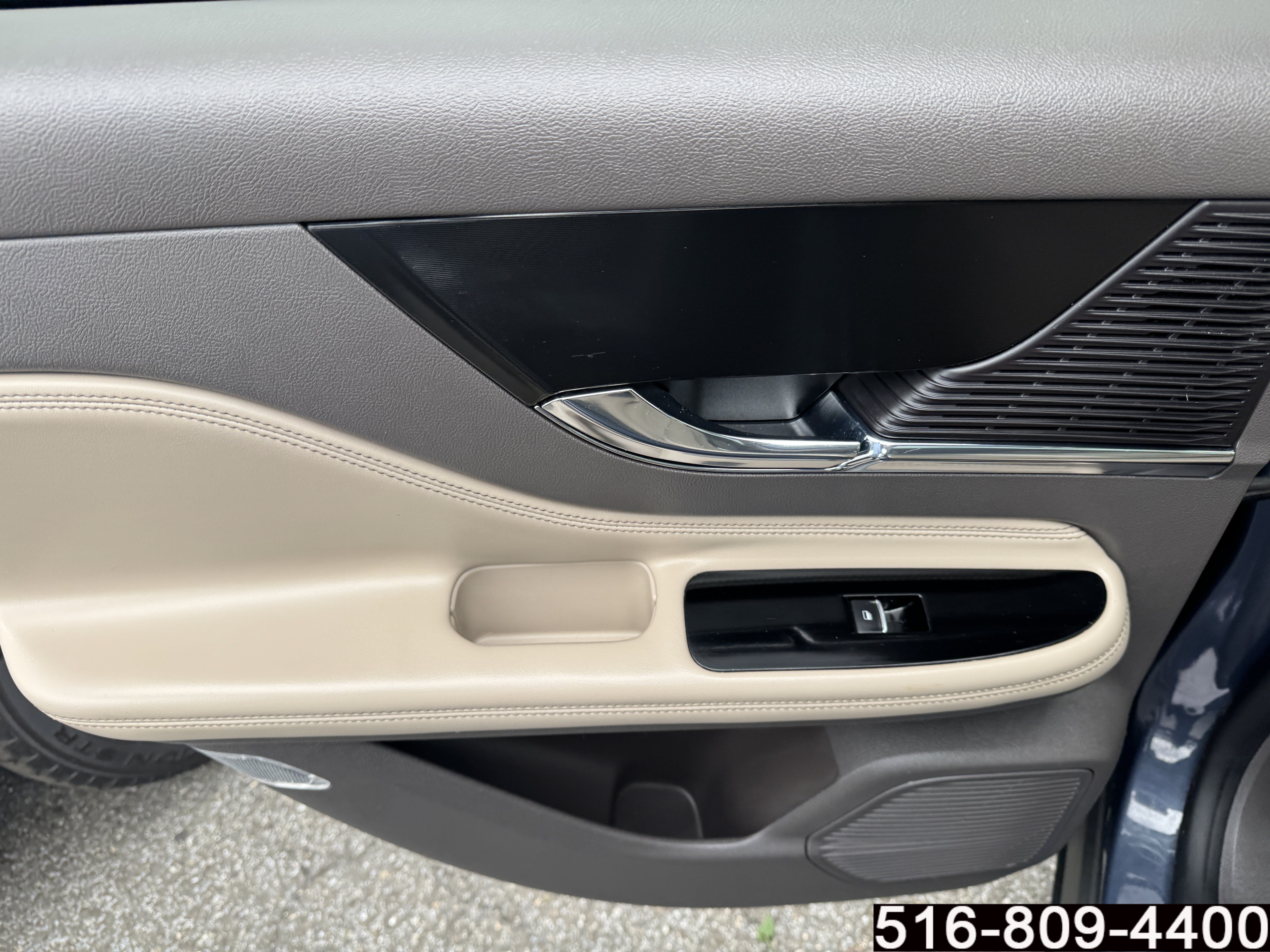 Used 2022 Lincoln Corsair AWD w/ Premium Package image 35