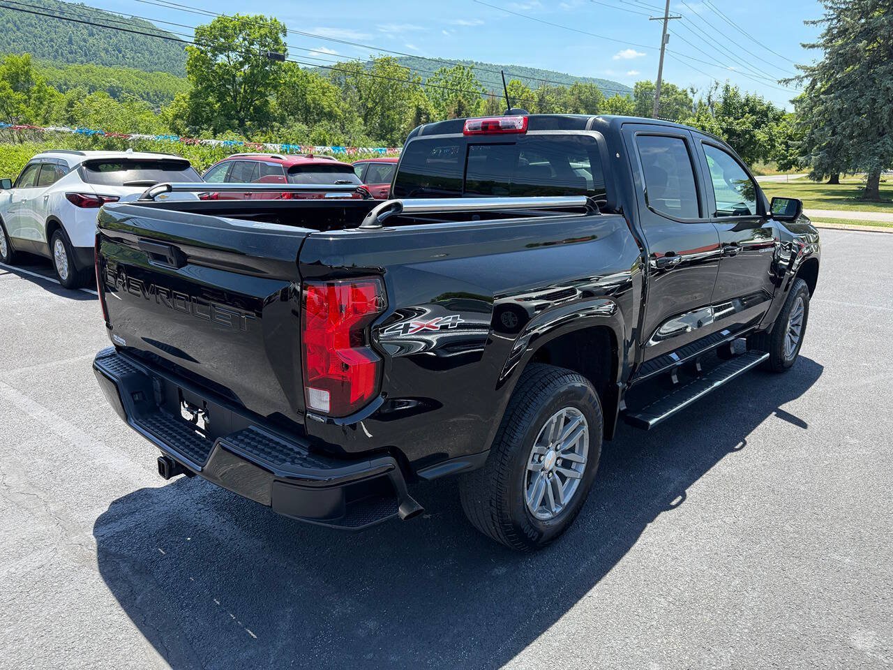 Used 2024 Chevrolet Colorado LT w/ LT Convenience Package II AWD/4WD image 3