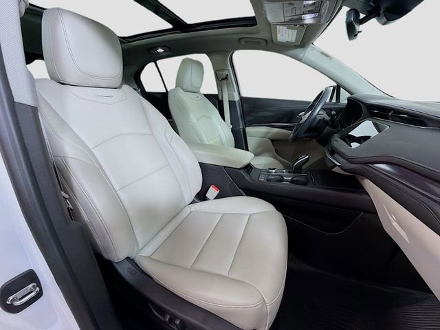 Used 2023 Cadillac XT4 Luxury w/ Cold Weather Package AWD/4WD image 26