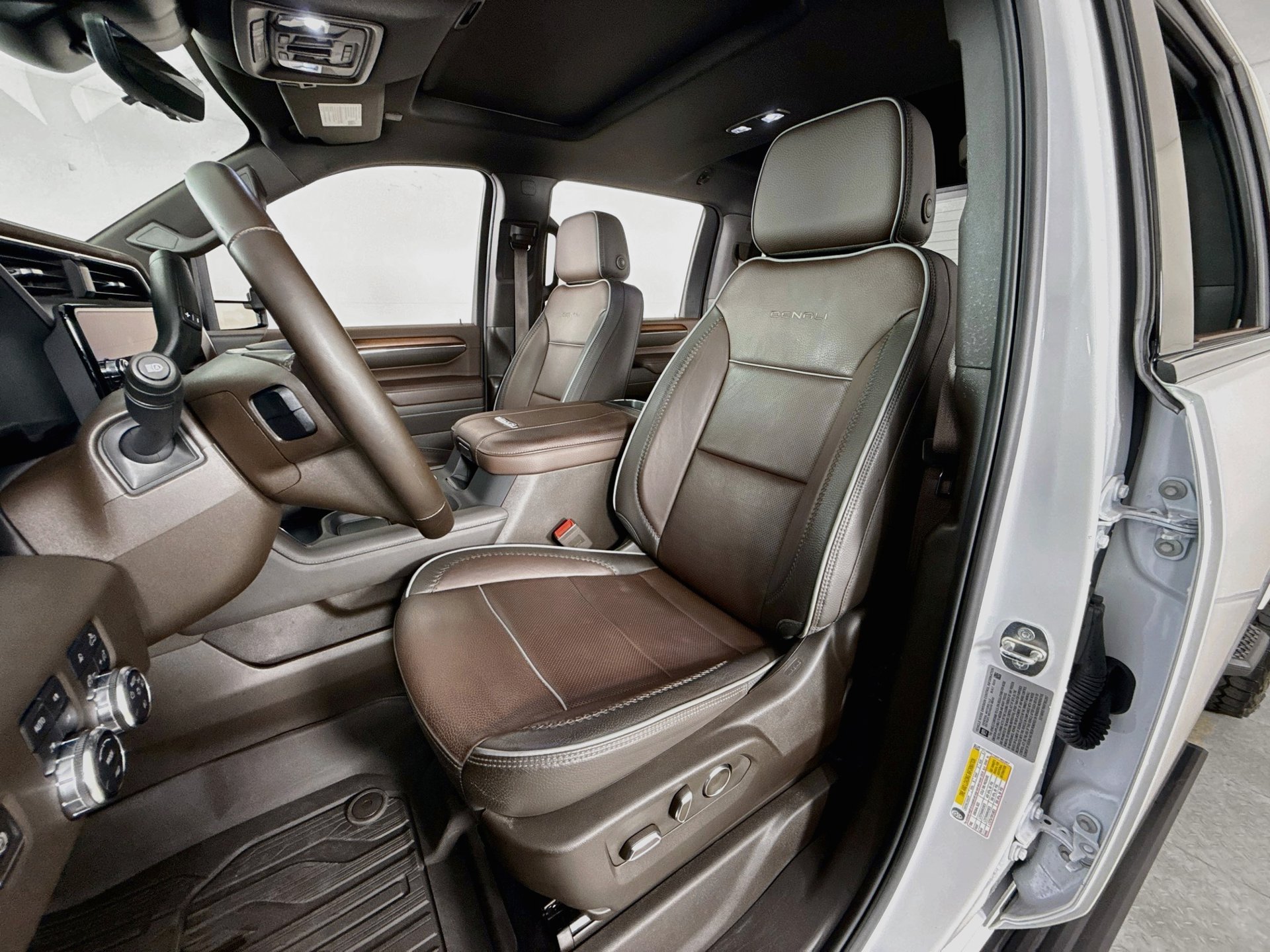 Used 2024 GMC Sierra 2500 Denali w/ Denali Reserve Package AWD/4WD image 9