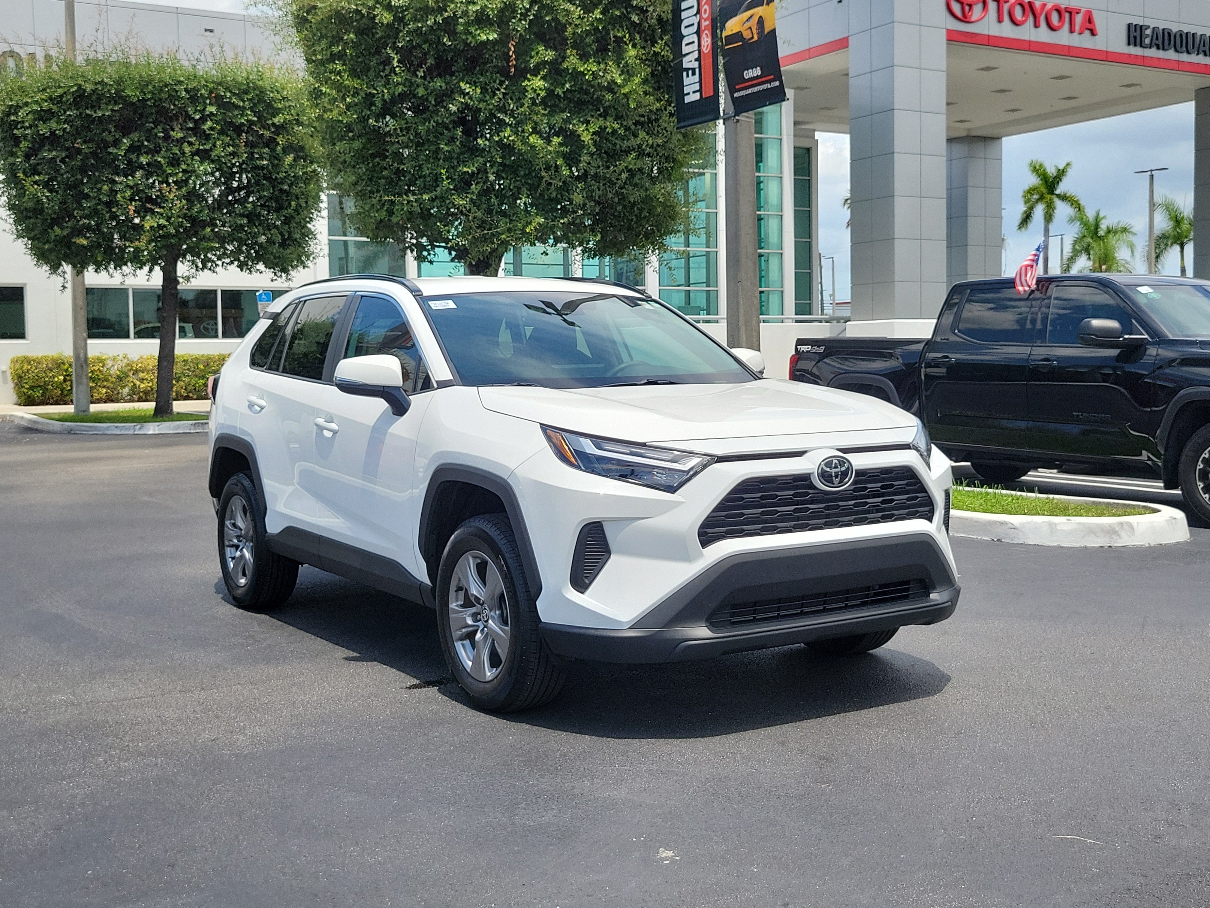 Used 2024 Toyota RAV4 XLE AWD/4WD image 2