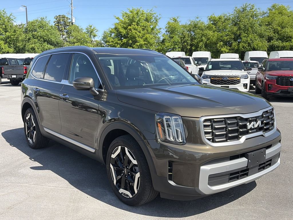 Used 2025 Kia Telluride S image 9