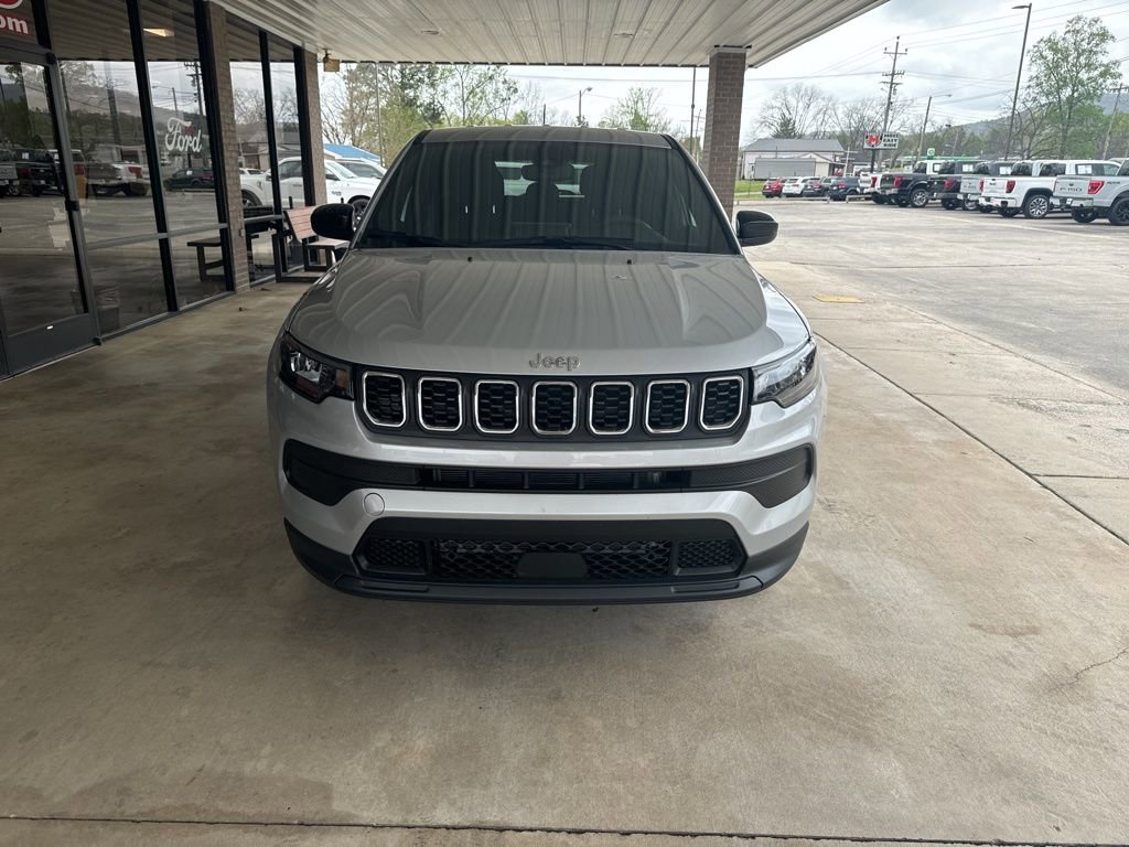 Used 2025 Jeep Compass Sport image 2
