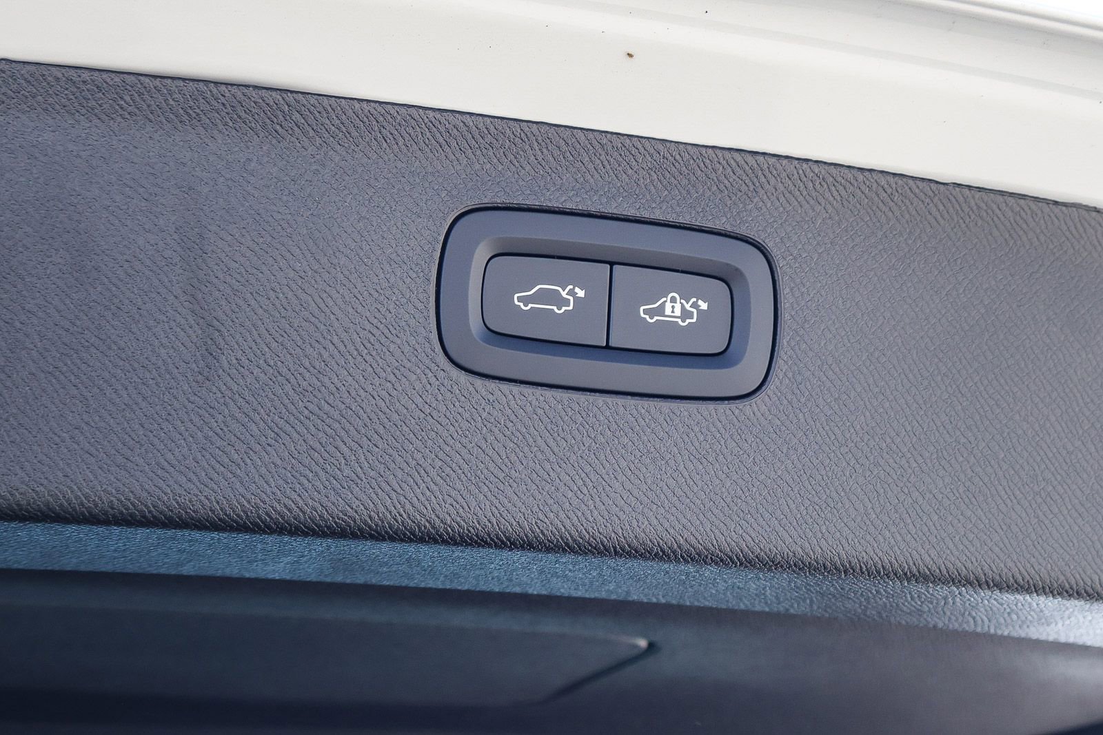 New 2026 Volvo XC90 B6 Ultra w/ Protection Package image 30