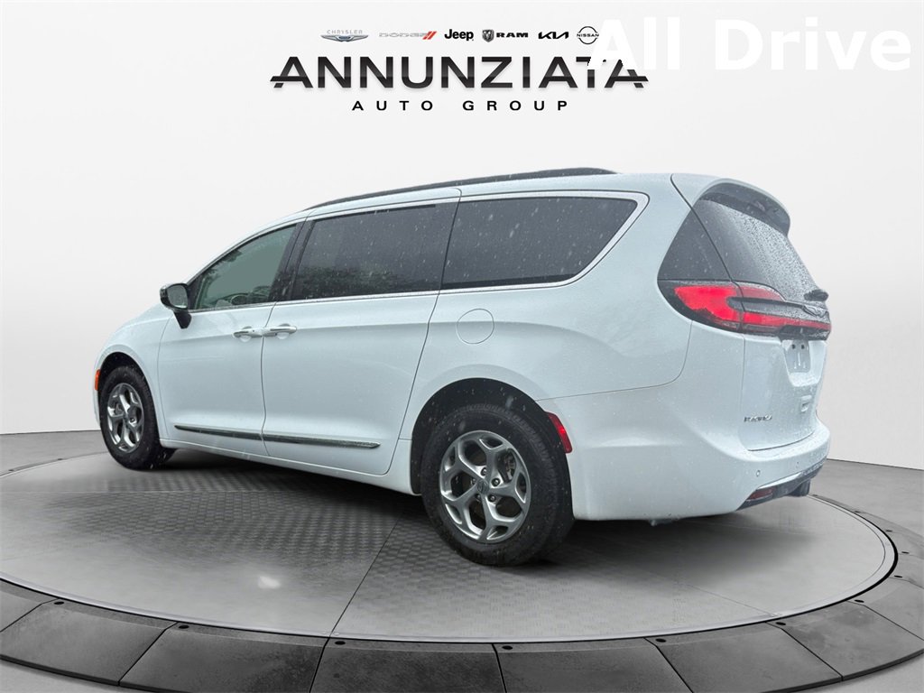 Used 2023 Chrysler Pacifica Limited w/ Trailer Tow Group image 3