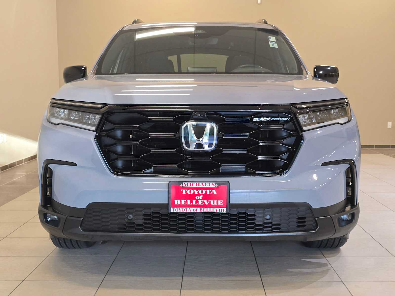 Used 2025 Honda Pilot Black Edition image 6