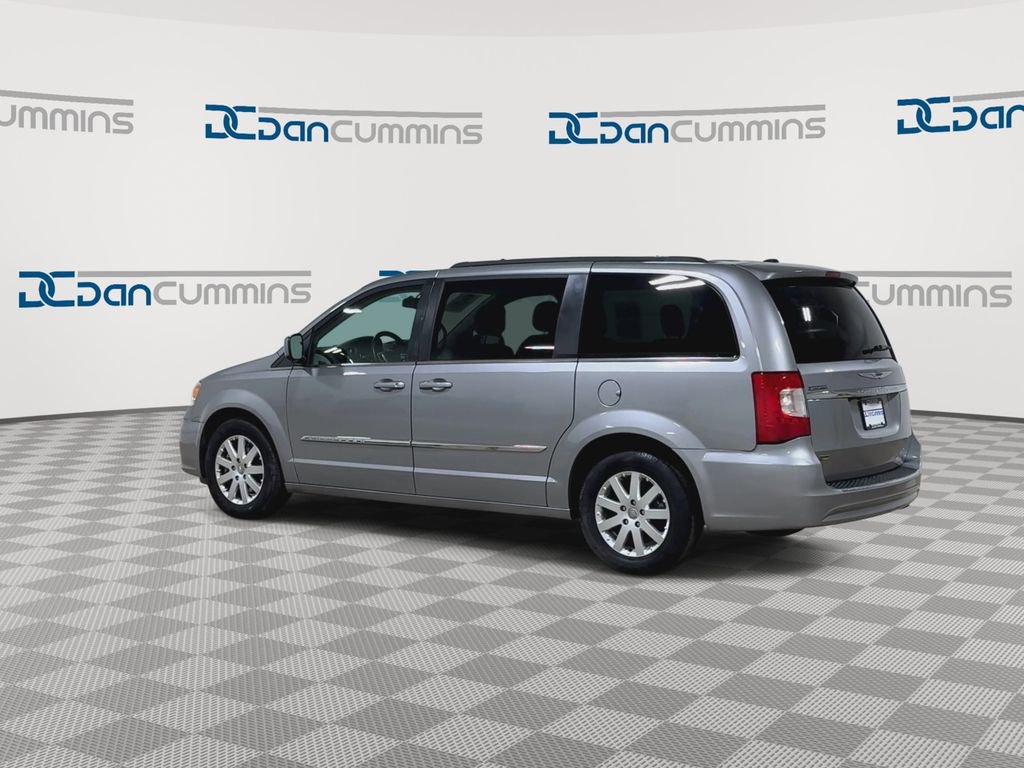 Used 2016 Chrysler Town & Country Touring image 6