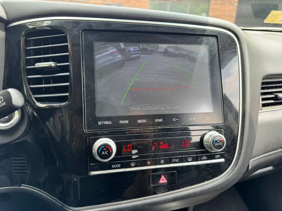 Used 2020 Mitsubishi Outlander SE AWD/4WD image 22
