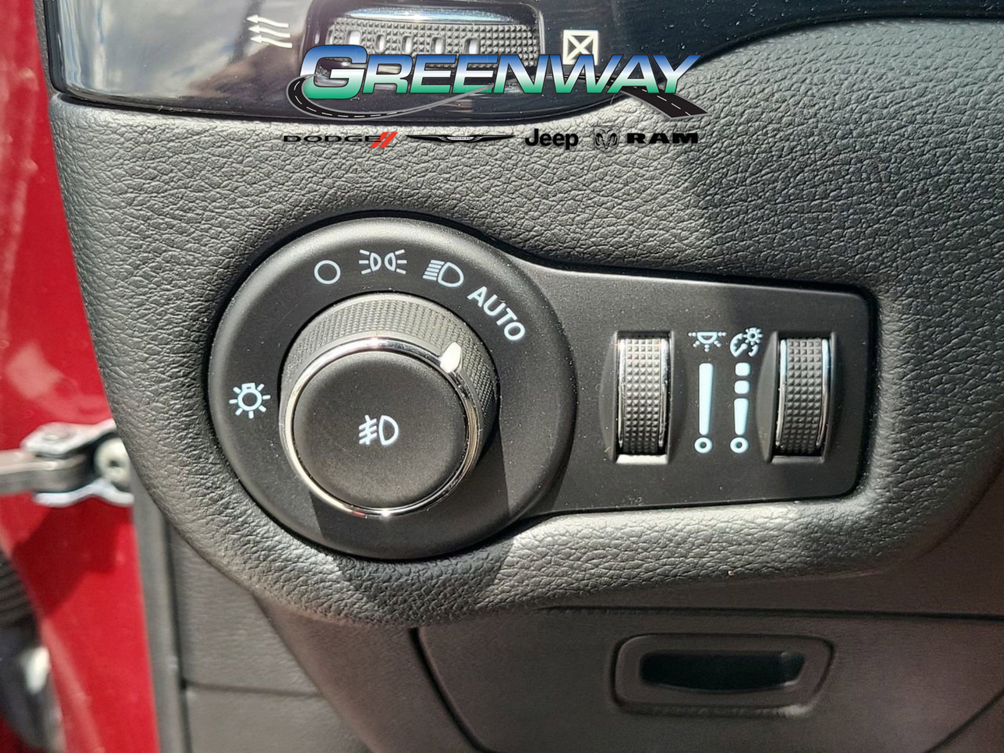 Used 2021 Jeep Cherokee Latitude Plus FWD image 11