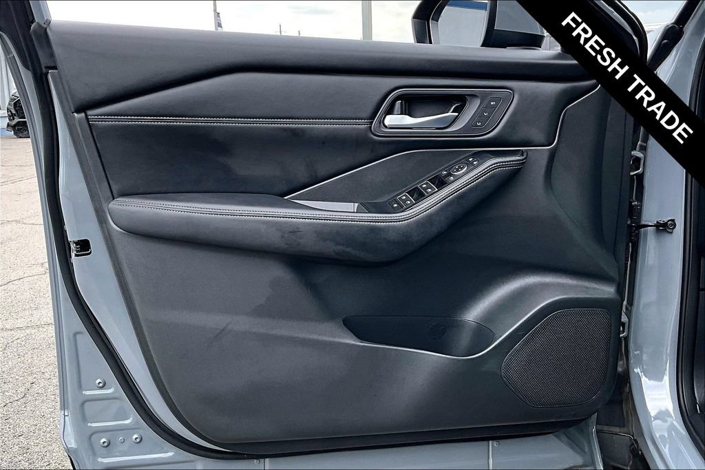Used 2024 Nissan Rogue SL w/ SL Premium Package FWD image 20